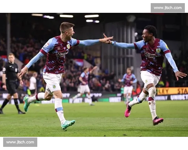 英超焦点战前瞻豪门碰撞战术博弈与关键球员状态全面解析胜负走势 英超焦点战前瞻豪门碰撞战术博弈与关键球员状态全面解析胜负走势